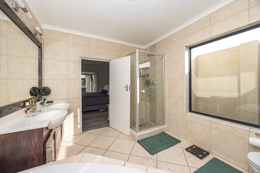 4 Bedroom Property for Sale in Amanda Glen Western Cape